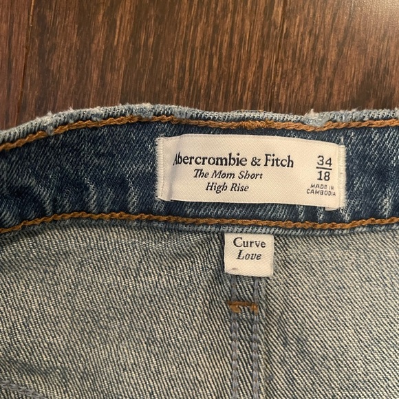 Abercrombie High Rise Mom Denim Shorts - Picture 3 of 4